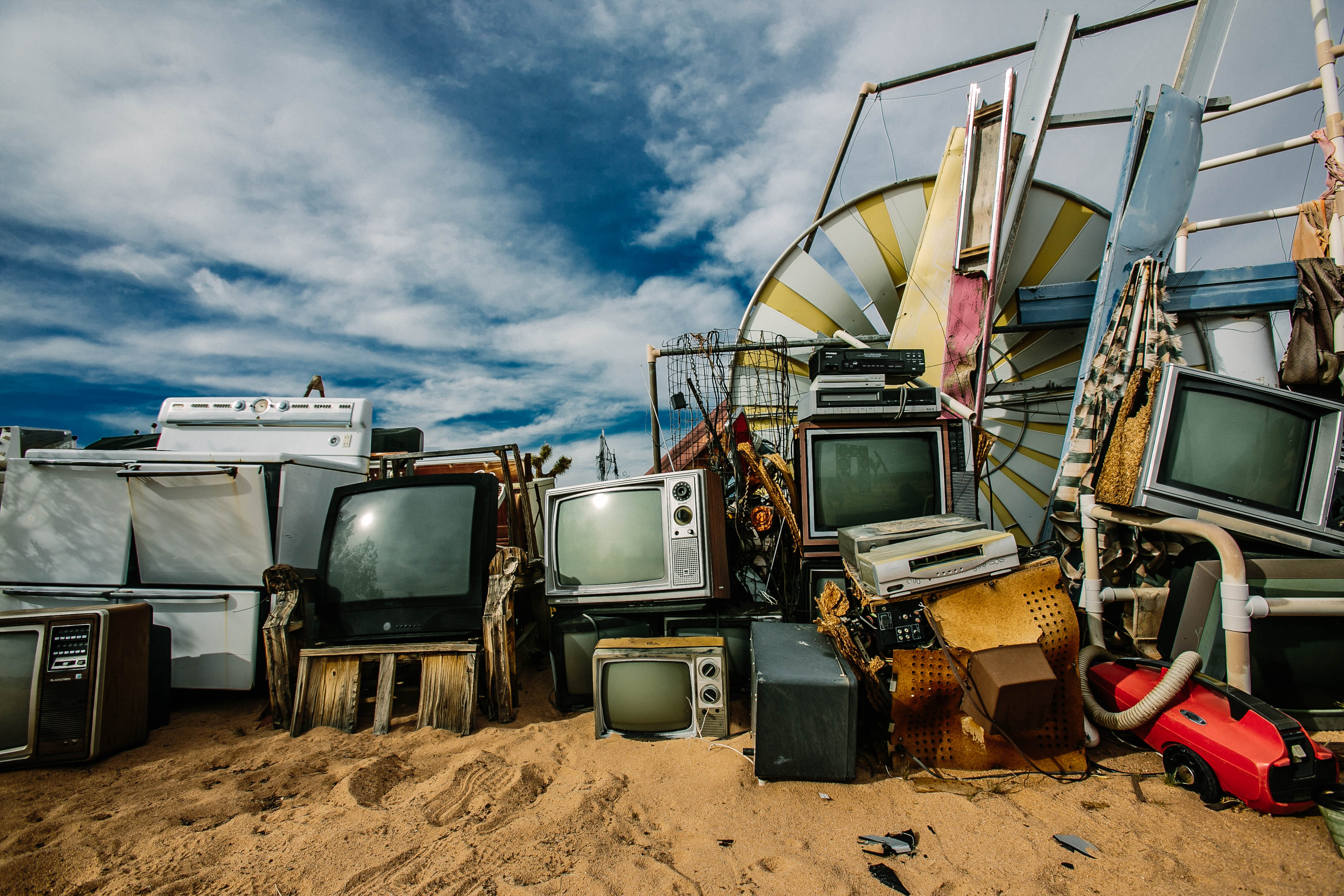 Take a Photo Tour of a Junk Dada Electronic Wasteland in the Desert ...